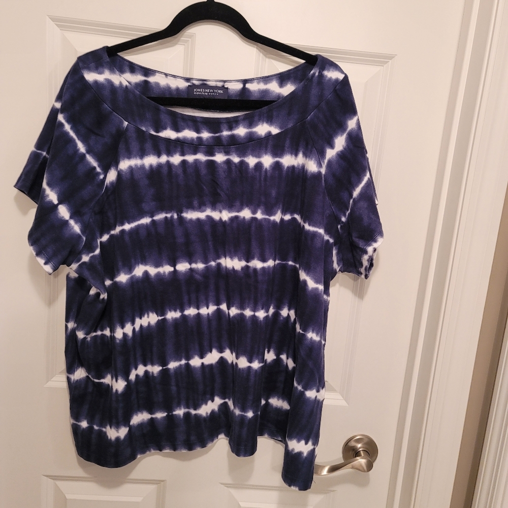 Jones New York navy & white tie died top